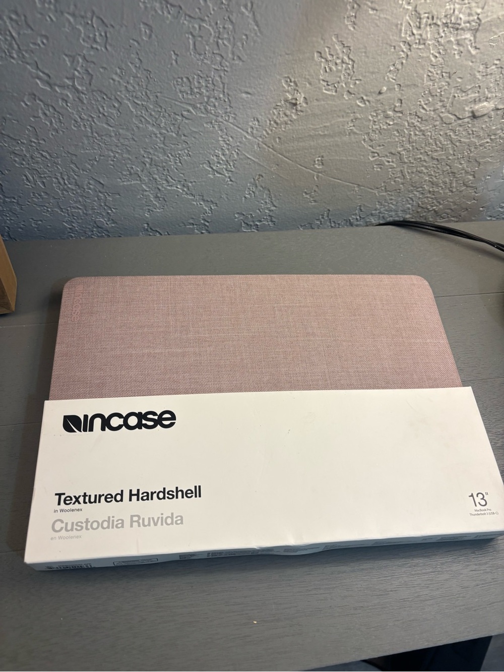Incase Textured Hardshell Sleeve in Blush Pink